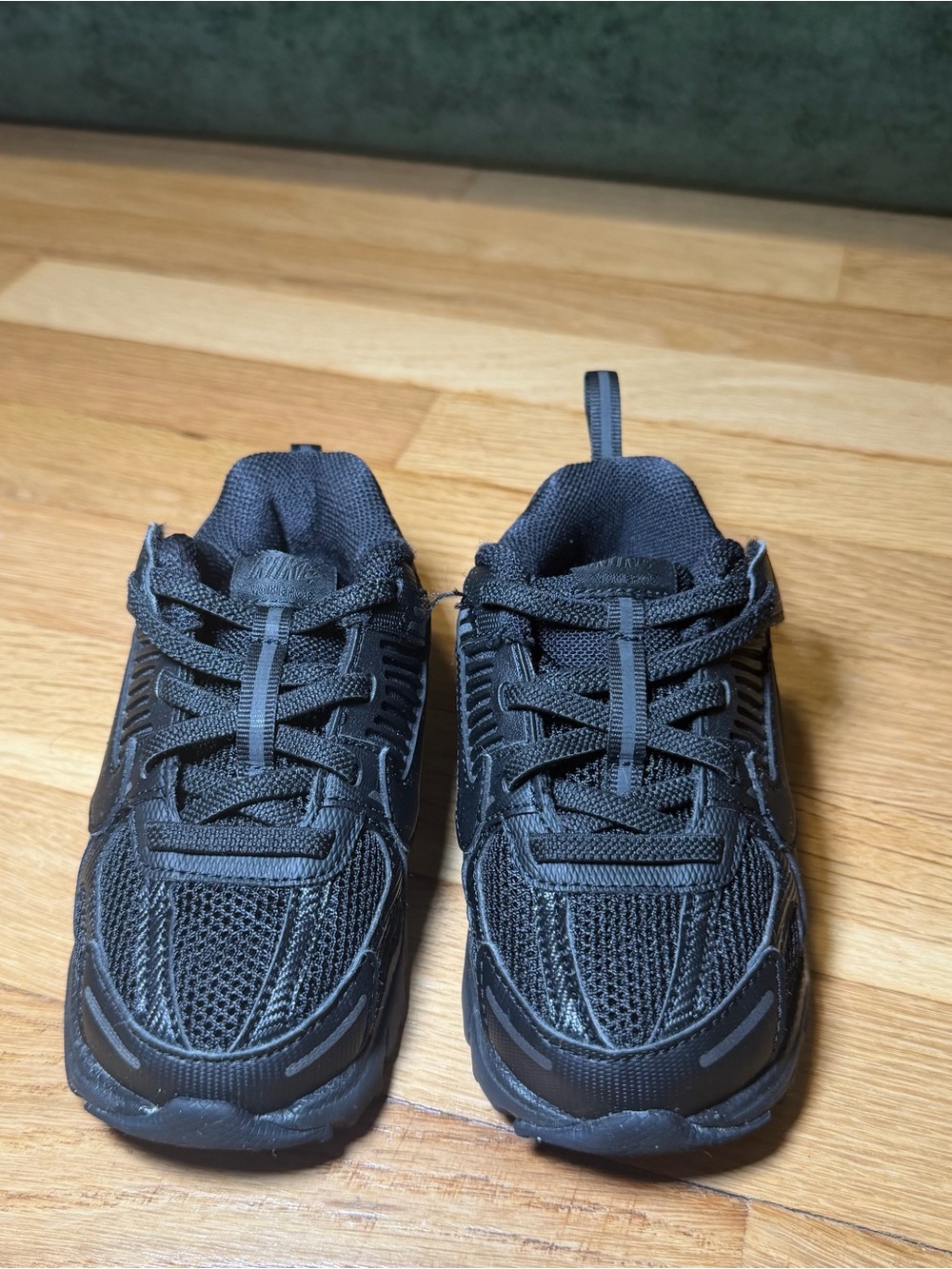Nike Kids Black Vomero 5 Sneakers – Size 9C – EU 26 - Picture 2 of 8
